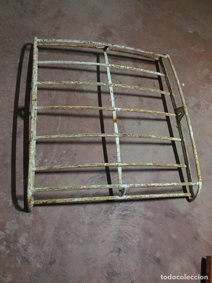 Voitures et Motocyclettes: 2 Vacas de 4cv Renault