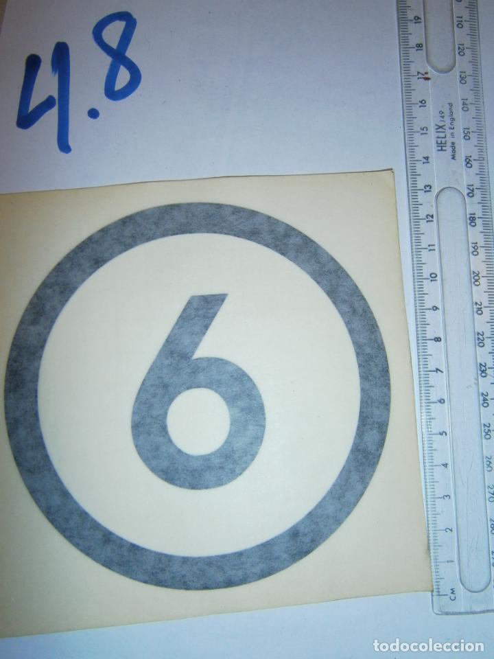 Automobili e Motociclette: ANTIGUO NUMERO PEGATINA TRANSFERIBLE PARA COCHE CLASICO O SIMILARES NUEVO SIN USAR IMPECABLE - N&ordm; 6