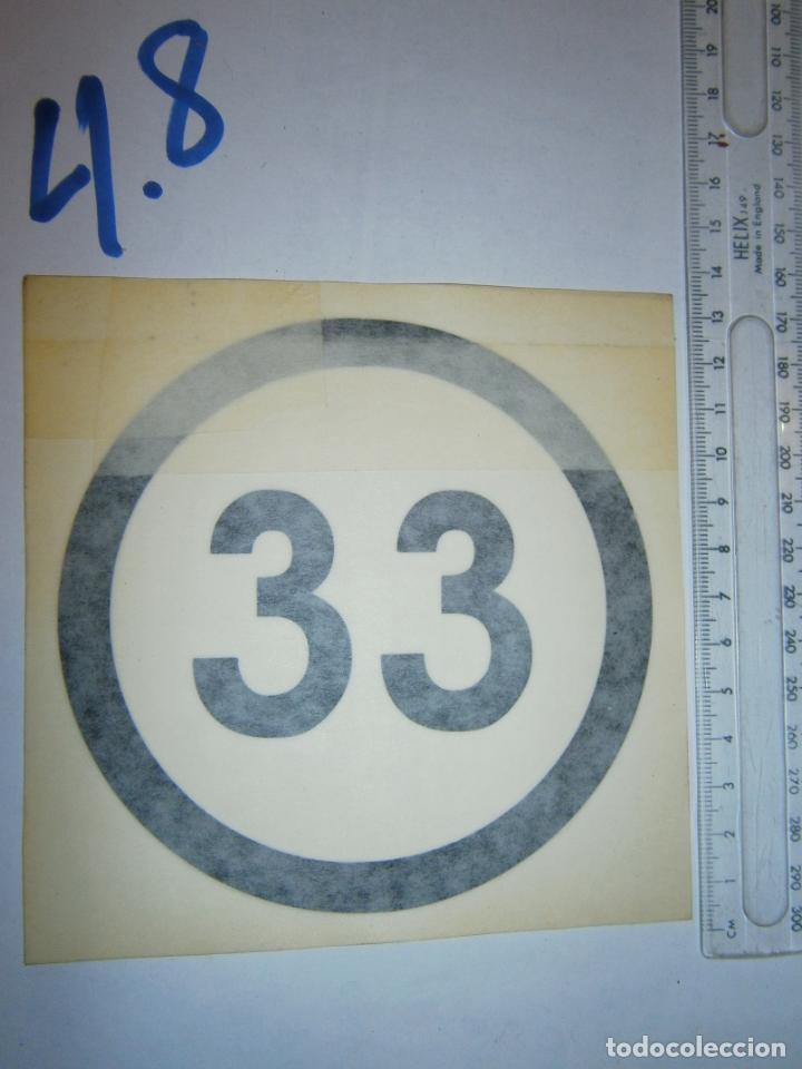 Automobili e Motociclette: ANTIGUO NUMERO PEGATINA TRANSFERIBLE PARA COCHE CLASICO O SIMILARES NUEVO SIN USAR IMPECABLE - N&ordm; 33