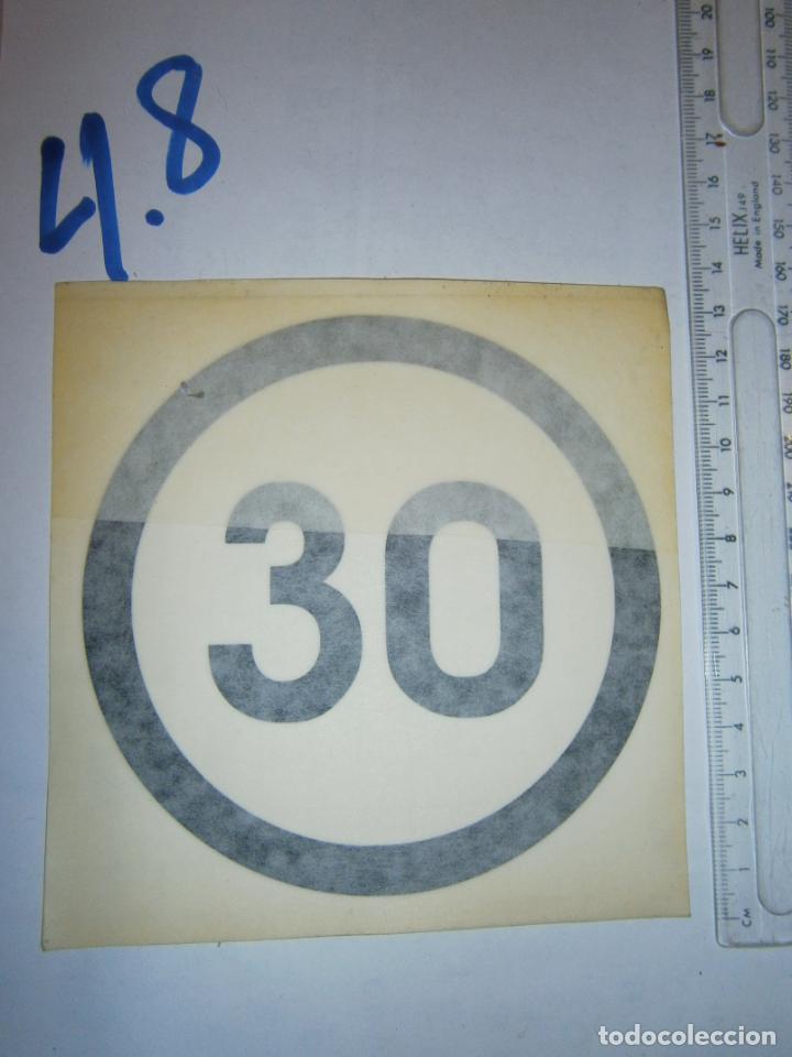 Automobili e Motociclette: ANTIGUO NUMERO PEGATINA TRANSFERIBLE PARA COCHE CLASICO O SIMILARES NUEVO SIN USAR IMPECABLE - N&ordm; 30