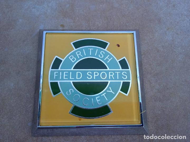 Automobili e Motociclette: PLACA FIELD SPORTS. BRITISH SOCIETY. EN PLASTICO. 8 X 8 CM