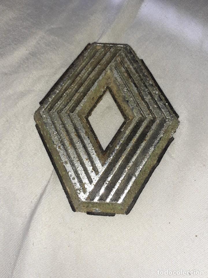 Automobili e Motociclette: Antiguo emblema de metal de veh&iacute;culo coche Renault a&ntilde;os 70-80