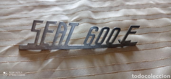 Coches y motocicletas: Letras insigna Seat 600 E - Foto 1