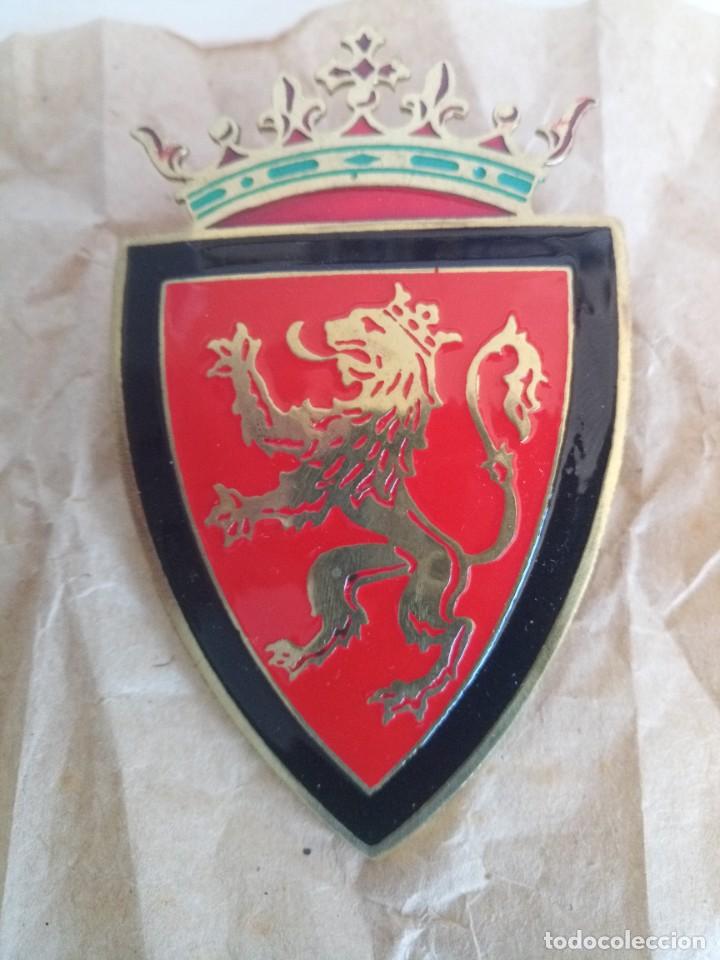 Automobili e Motociclette: Antigua insignia a&ntilde;os 70 metal coche esmaltes f&uacute;tbol Zaragoza