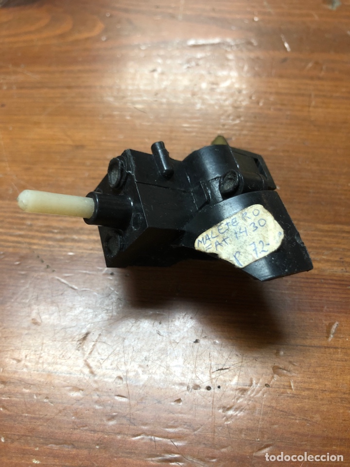 Autos und Motorr&auml;der: INTERRUPTOR LUZ DE MALETERO ( SEAT 1430 )