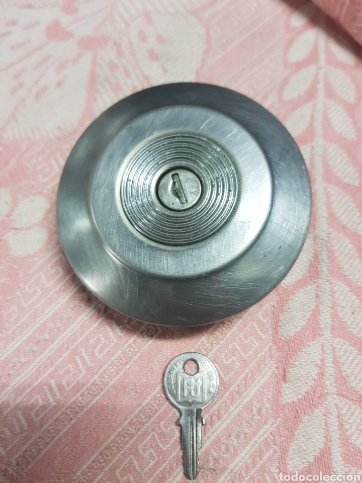 Coches y Motocicletas: Tapon de gasolina Chrysler 180