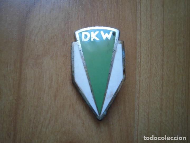 Autos und Motorr&auml;der: ANTIGUO EMBLEMA ESMALTADO DKW 55 x 30