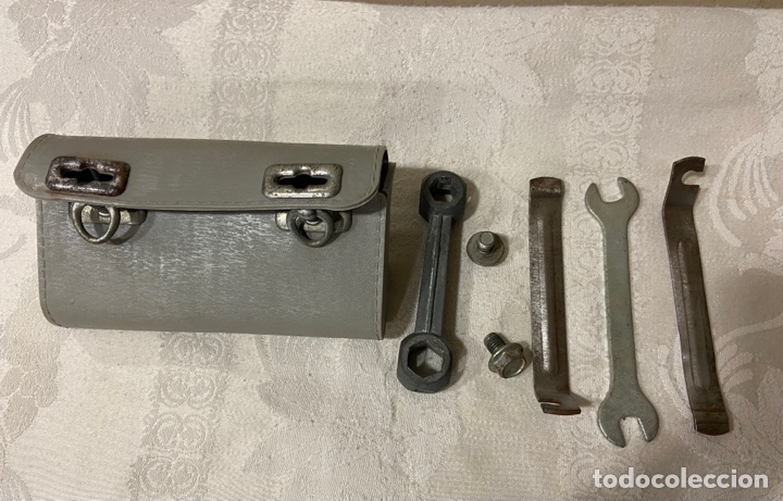 Autos und Motorr&auml;der: C-5. Caja herramientas bicicletas. A&ntilde;os 60