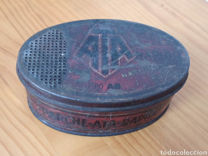 Autos und Motorr&auml;der: Lata de metal parches ATA de principios siglo XX + un par de luces + otras piezas