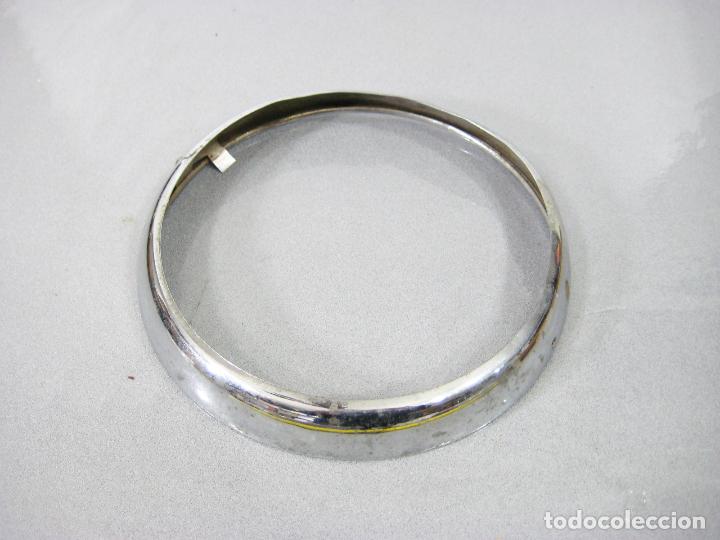 Automobili e Motociclette: BISEL DEL FARO DELANTERO DEL MORRIS 1100 1300 DE LA CASA AUTHI - A&Ntilde;OS 70 - ABOLLADO