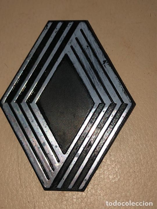 Automobili e Motociclette: 2 ANAGRAMAS ANTIGUOS, COCHE RENAULT LOGO EMBLEMA, 6,5 cm y otro de 9,5 cm