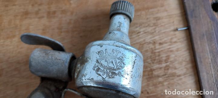 Coches y Motocicletas: ANTIGUA Dinamo PARA BICICLETA MARCA C.E.V. Blitz. V.6-W.3+0.3. IX-966 bici bike DYNAMO CON SUJECION