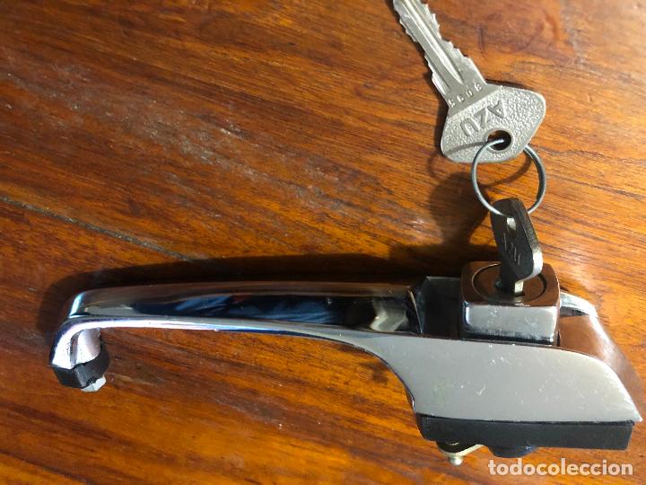 Voitures et Motocyclettes: Manilla exterior pulsador coche clasico, antiguo, tirador, 2 llaves