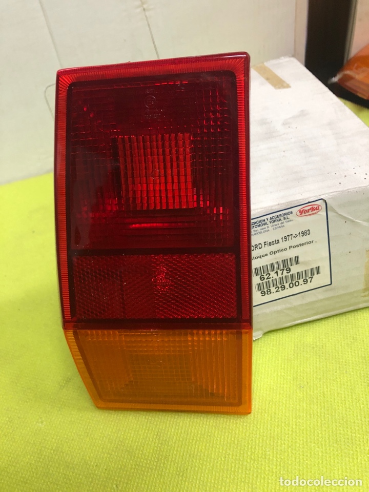 Voitures et Motocyclettes: PILOTO TRASERO 62.179 ( FORD FIESTA 1977-1983