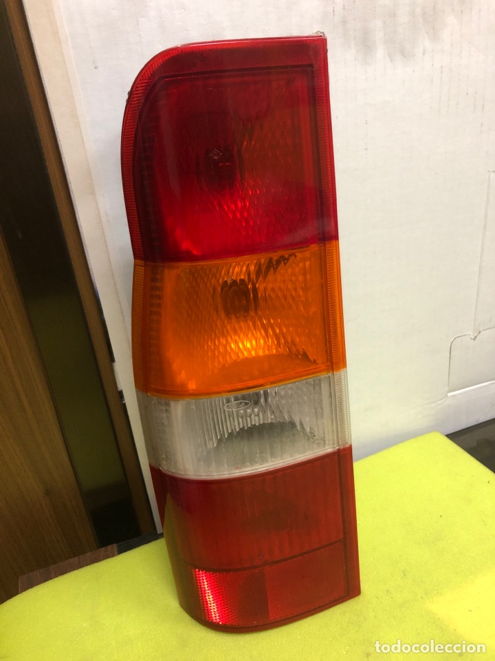 Autos und Motorr&auml;der: PILOTO TRASERO IZQUIERDO ( FORD TRANSIT 2000 )