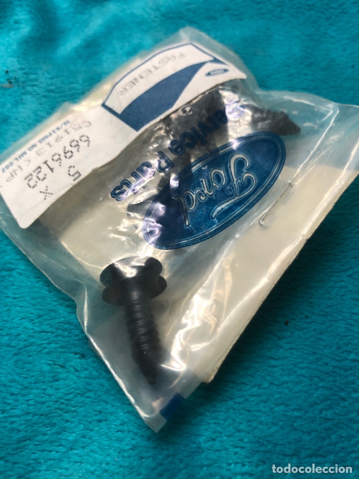 Automobili e Motociclette: CLIP REVESTIMIENTO LATERAL TRASERO-6696122 ( FORD TRANSIT del 94 al 2000 )