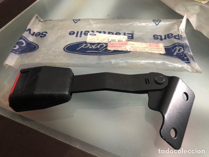 Autos und Motorr&auml;der: HEBILLA CINTUR&Oacute;N DE SEGURIDAD DERECHA-6098303 ( FORD SIERRA del 82 al 84 )
