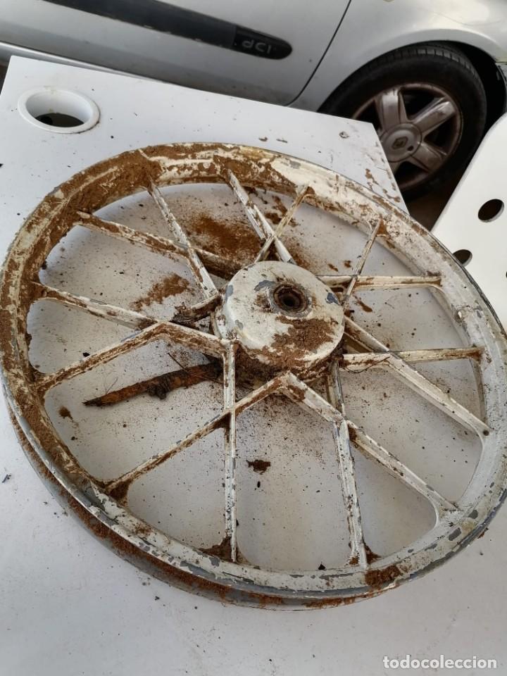 Autos und Motorr&auml;der: llanta moto vespino sc