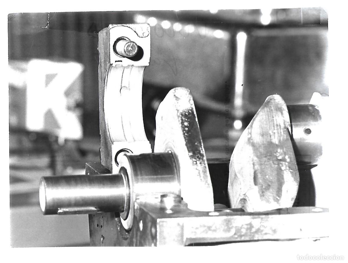 Autos und Motorr&auml;der: M38-FOTO COCHE LUBRICACION PATAS DE GALLO PARA ENGRASAR EL CIGUE&Ntilde;AL FOTO -VELOCIDAD DEL 26-7-1.969