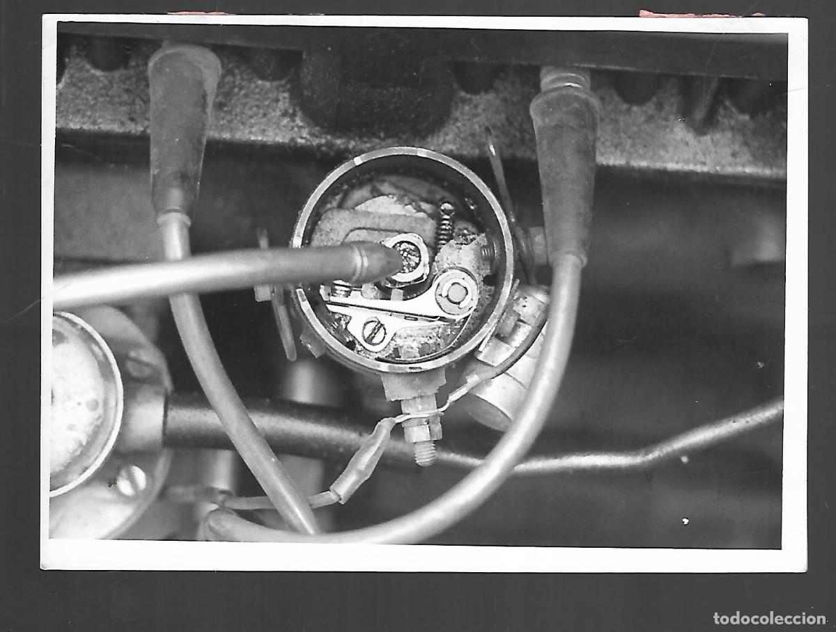 Autos und Motorr&auml;der: M38-FOTO COCHE ECHAR 2 /3 GOTAS DE ACEITE EN EL DELCO FOTO-VELOCIDAD 23-9-1.972