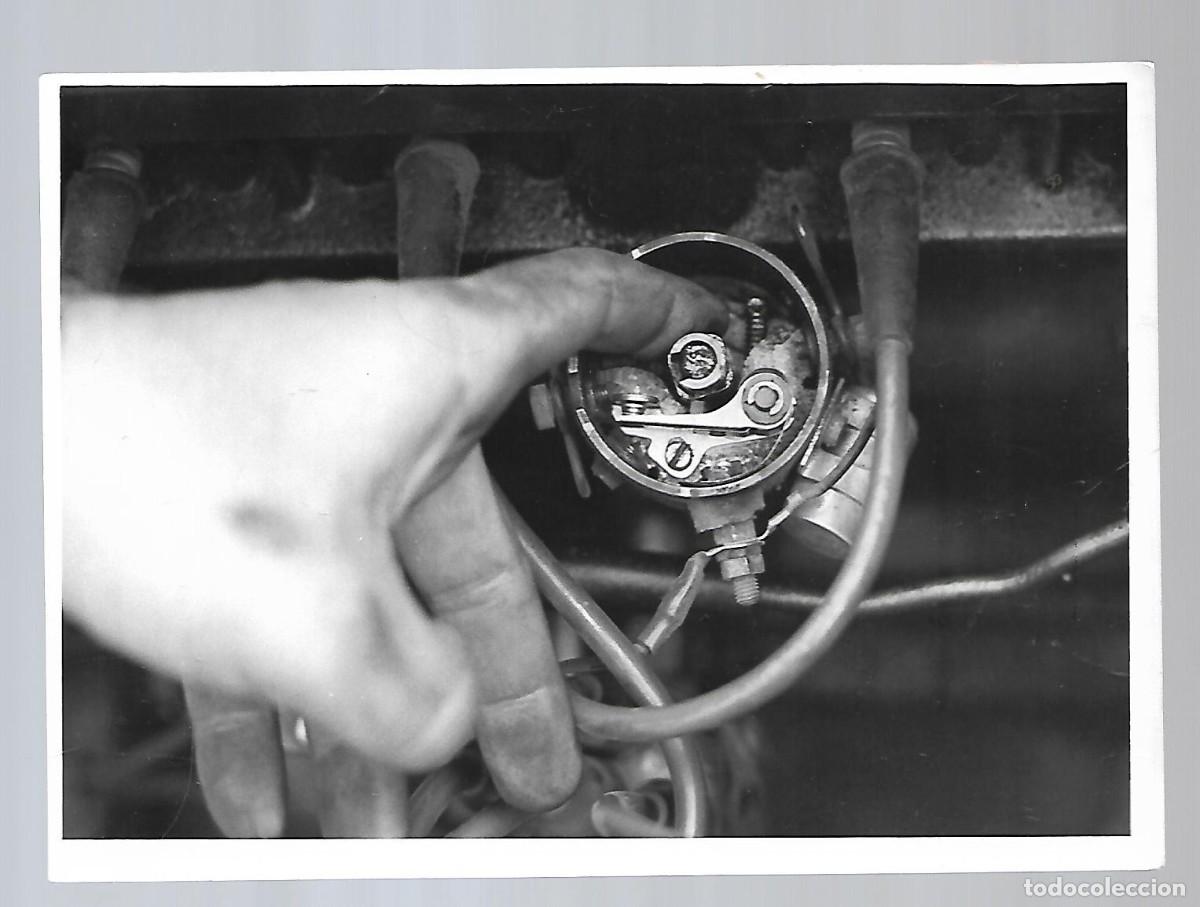 Automobili e Motociclette: M38-FOTO COCHE ENGRASAR EL DELCO Y CORRESPONDIENTES LEVAS- FOTO-VELO-23- 9 - 1.972