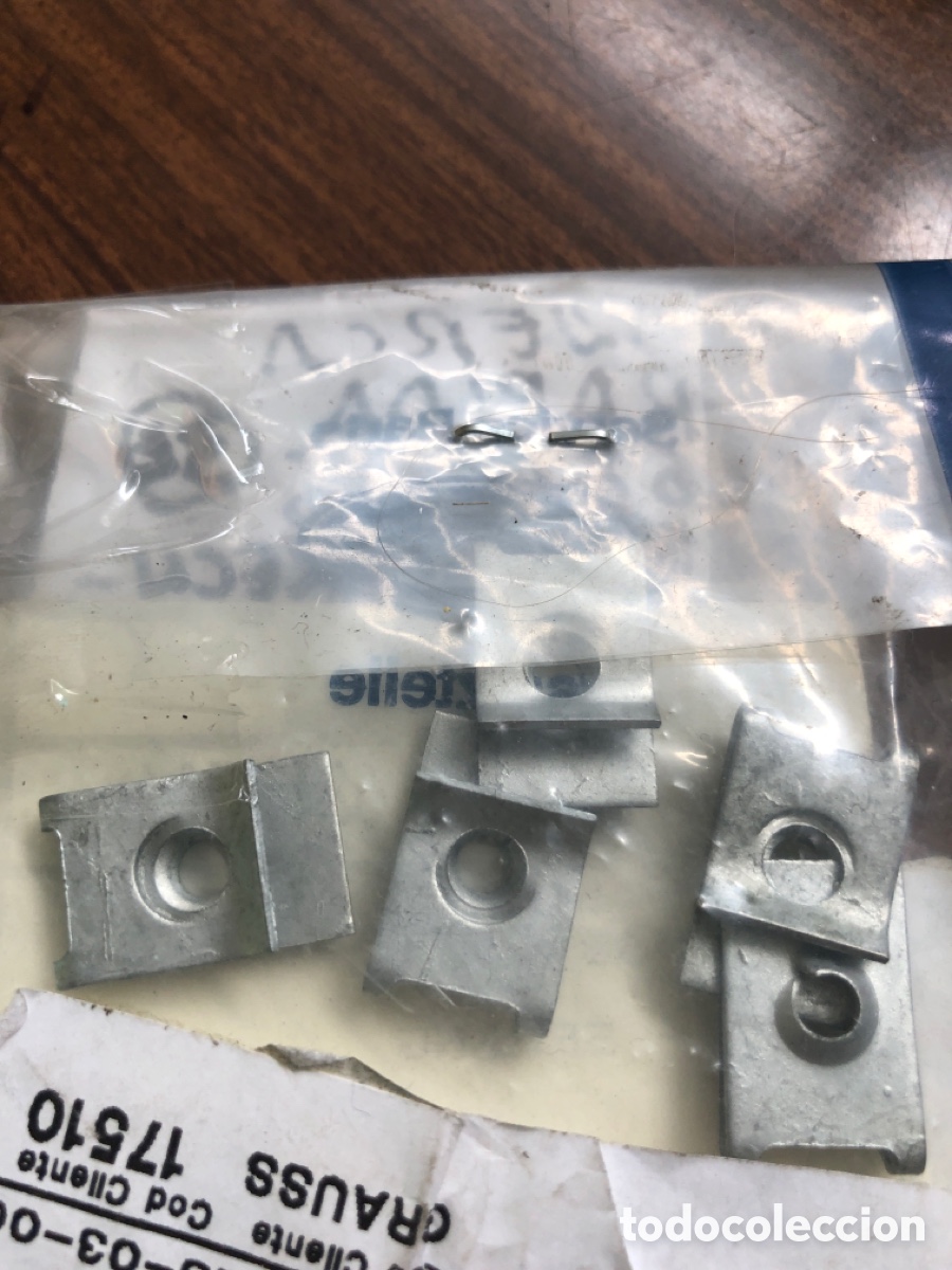 Autos und Motorr&auml;der: TUERCA R&Aacute;PIDA PANEL RECUBRIMIENTO EQUIPAJES- FORD MONDEO 96-2000 )