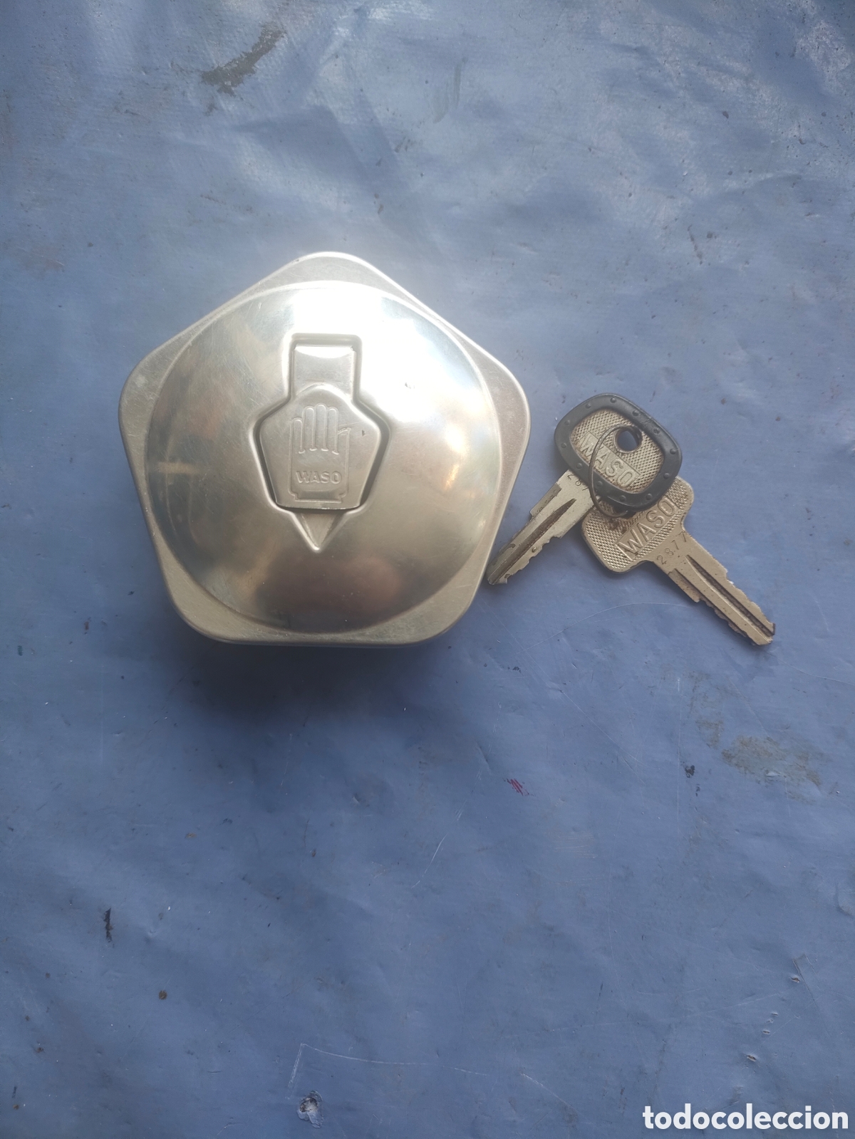 Automobili e Motociclette: Tap&oacute;n de combustible, Volvo y Saab