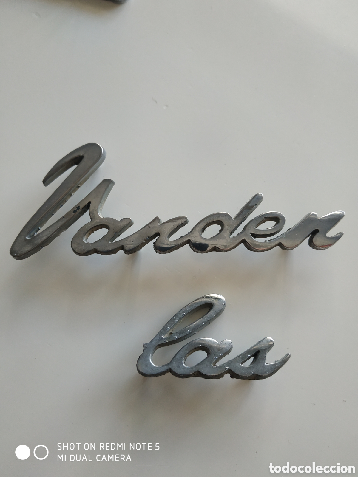Automobili e Motociclette: Antiguo anagrama met&aacute;lico de Rover a&ntilde;os 70