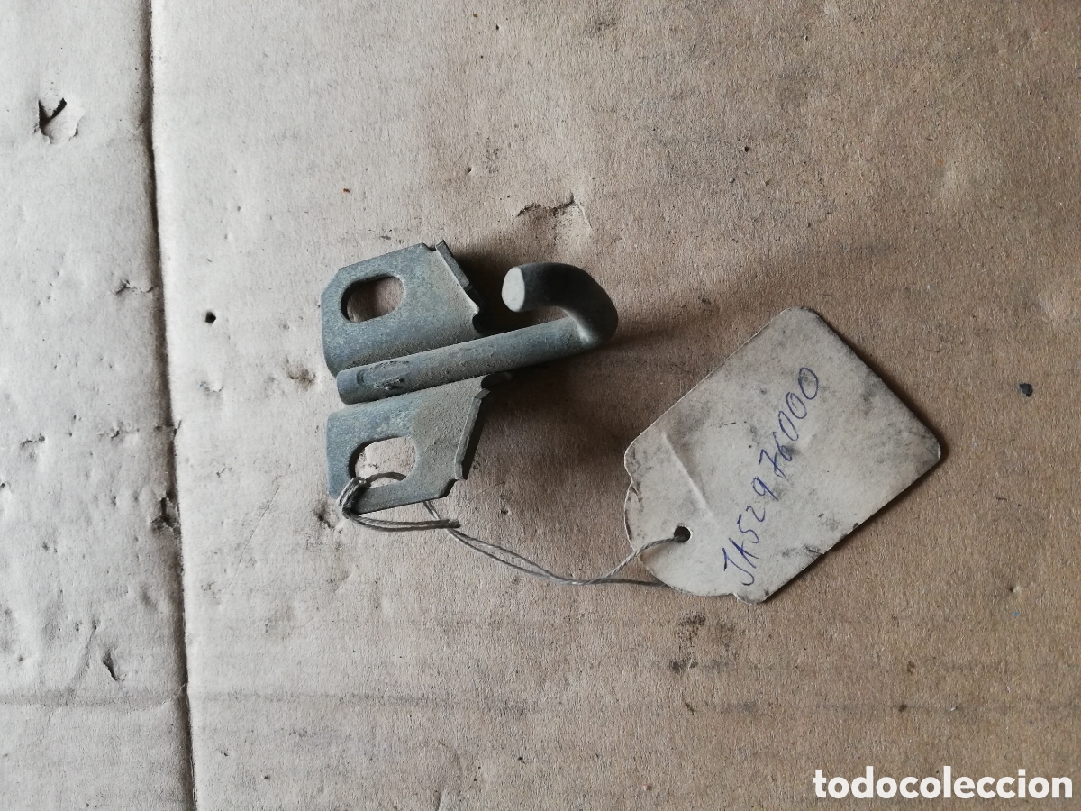 Autos und Motorr&auml;der: Resbal&oacute;n port&oacute;n Seat 131 Berlina