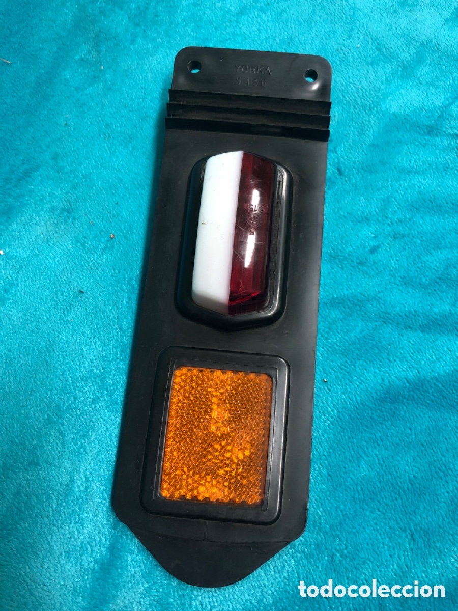 Voitures et Motocyclettes: PILOTO SE&Ntilde;ALIZACI&Oacute;N LATERAL ROJO Y BLANCO CON CATADIOPTRICO YORKA 0862010