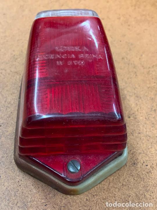 Autos und Motorr&auml;der: Antiguo piloto de Citroen 2CV. Ver fotos