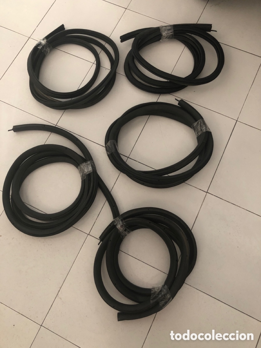 Autos und Motorr&auml;der: KIT GOMAS DE LAS CINCO PUERTAS ( FORD FOCUS del 98 al 2005 )