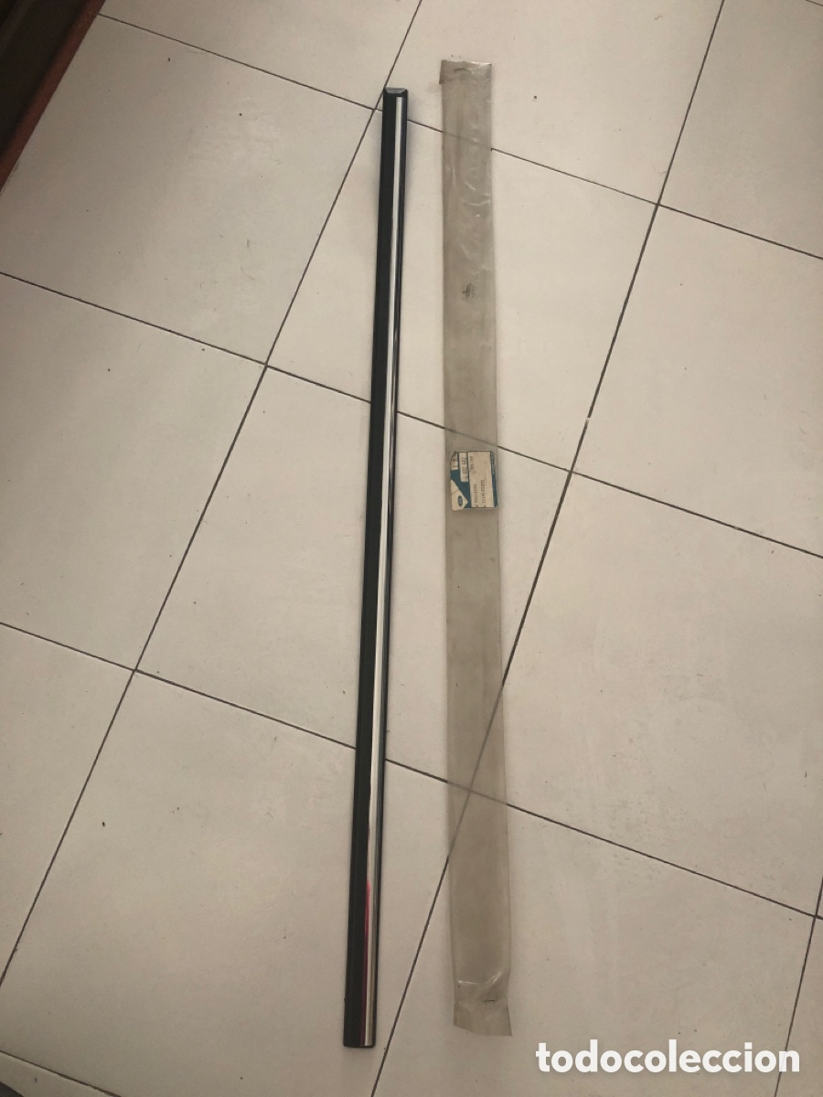 Automobili e Motociclette: MOLDURA AUTOADHESIVA PUERTA DELANTERA DERECHA CON INSERTO CROMADO-1652642 ( FORD ESCORT del 82 al 86