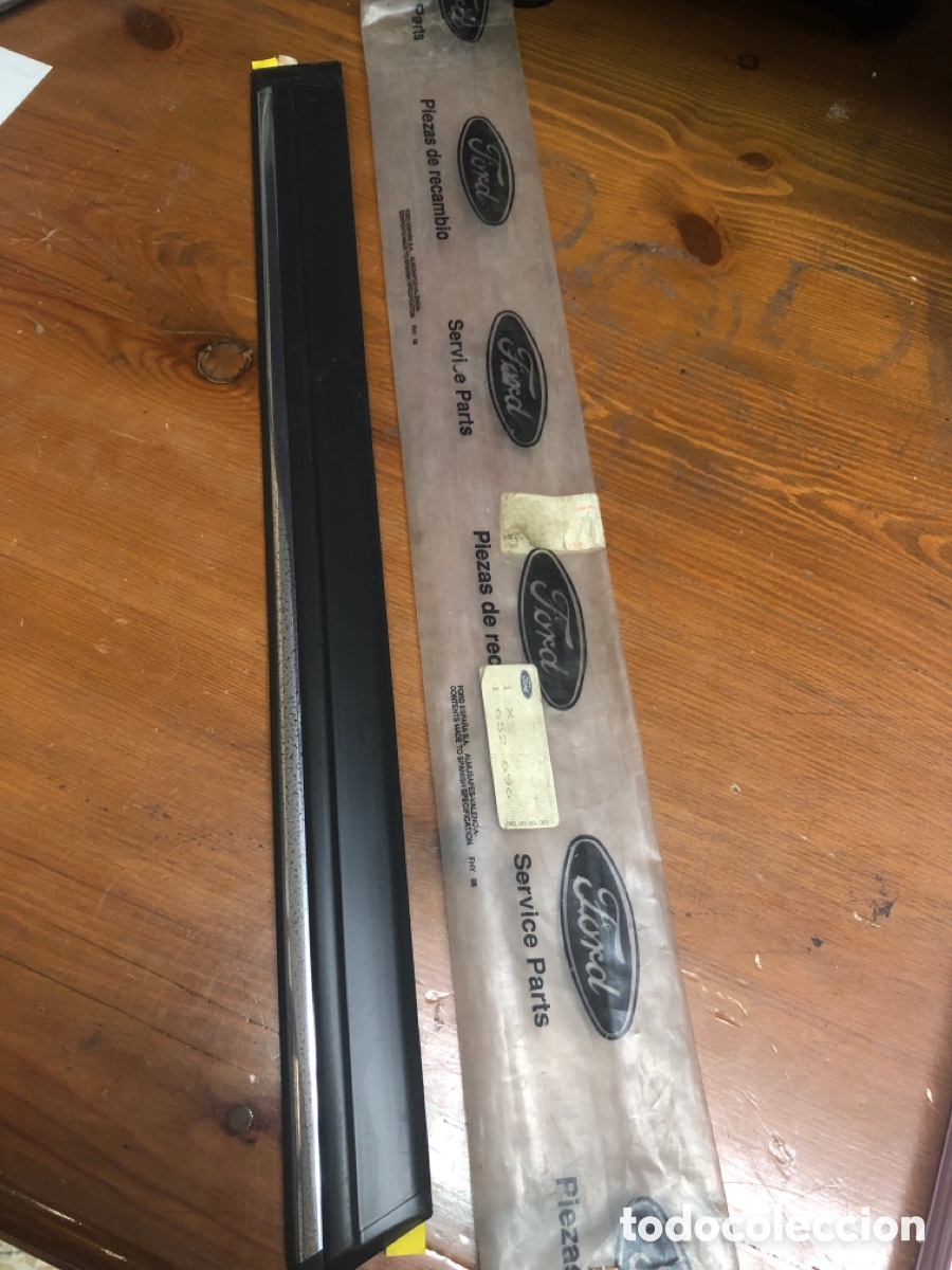 Automobili e Motociclette: MOLDURA AUTOADHESIVA DERECHA GRIS RELUCIENTE -1652696 ( FORD ESCORT del 86 al 90 )