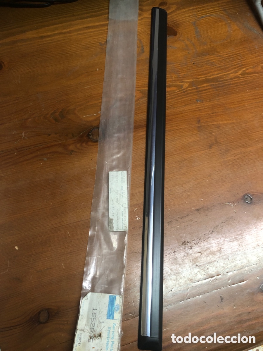 Automobili e Motociclette: MOLDURA AUTOADHESIVA PUERTA TRASERA IZQUIERDA- 1652645 ( FORD ESCORT-ORION del 82 al 86 )