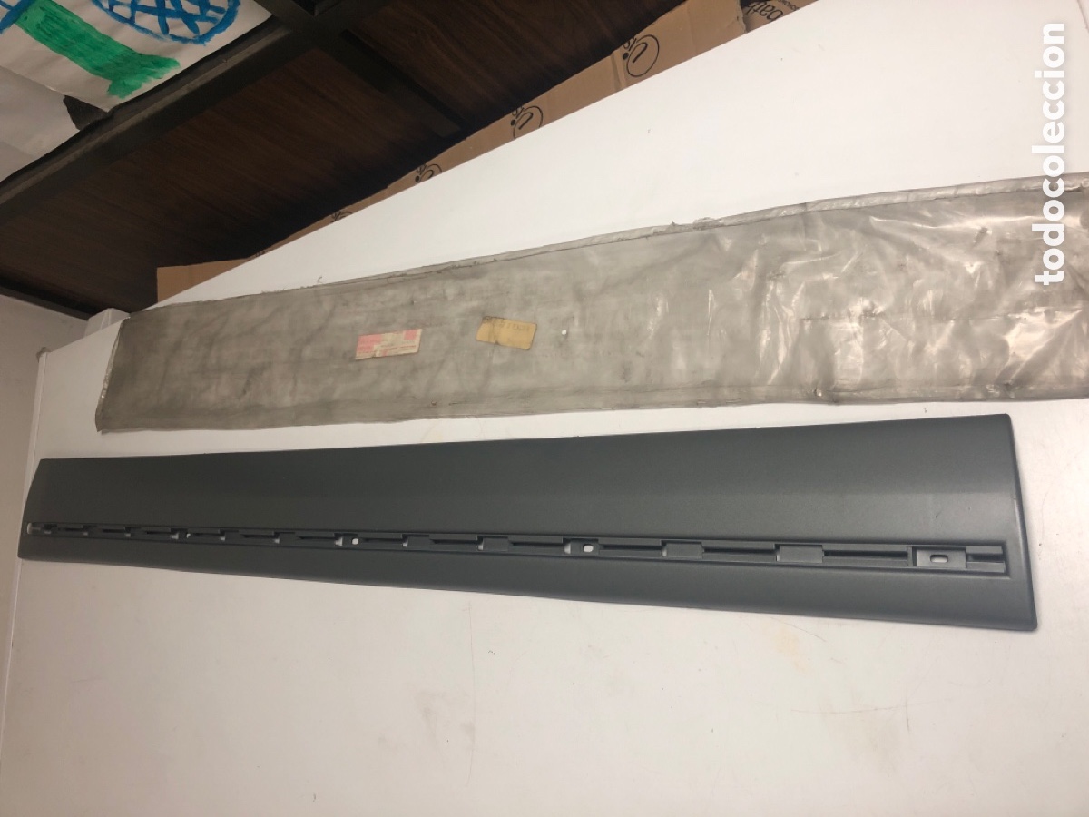 Autos und Motorr&auml;der: MOLDURA- 1651051 ( FORD FIESTA 84 )