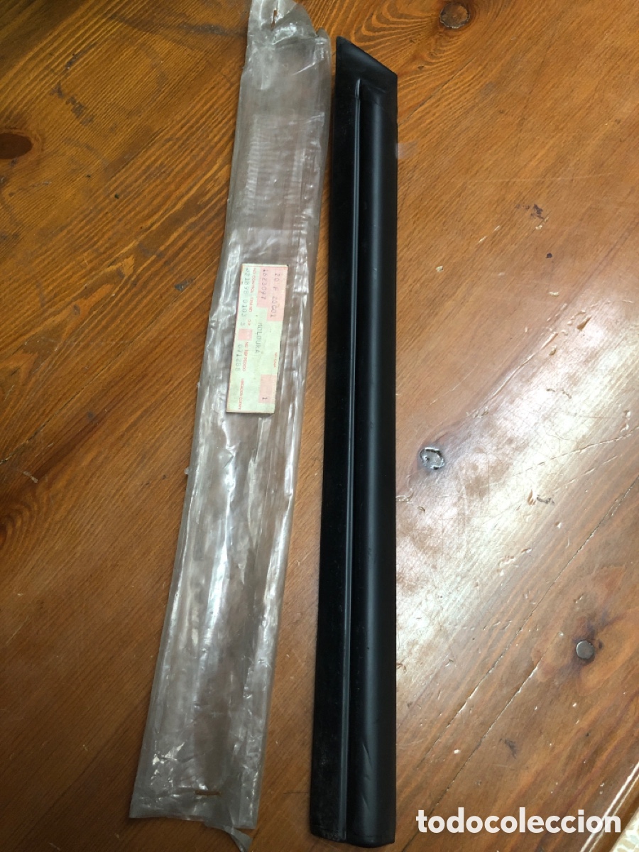 Autos und Motorr&auml;der: MOLDURA AUTOADHESIVA IZQUIERDA NEGRO ESTRECHA-1623097 ( FORD SIERRA 83-86 )