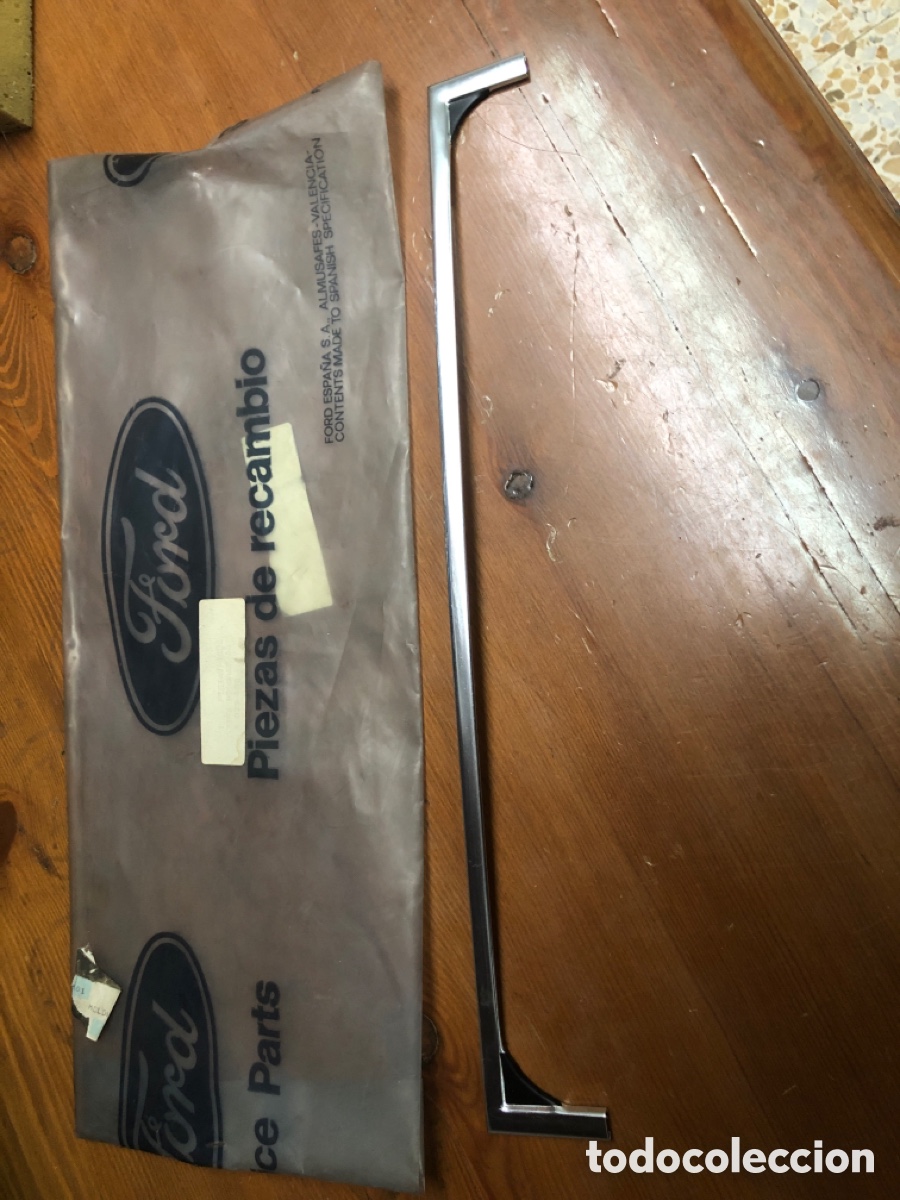 Autos und Motorr&auml;der: MOLDURA IZQUIERDA DELANTERA VENTANILLA LATERAL-6035130 ( FORD FIESTA 76-88 )