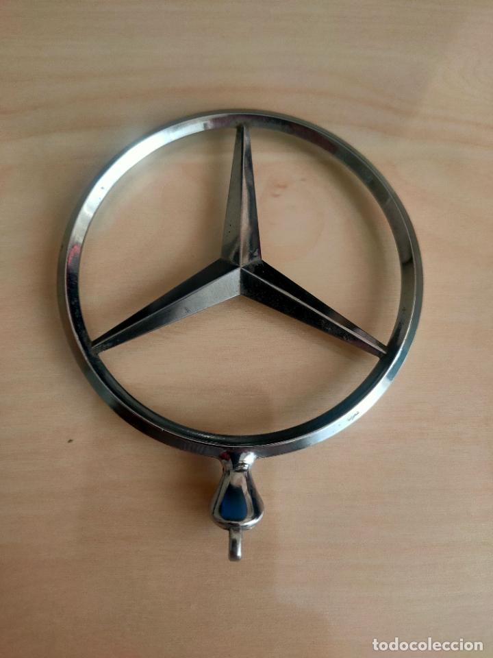 Autos und Motorr&auml;der: Insignia de capo de coche Mercedes.