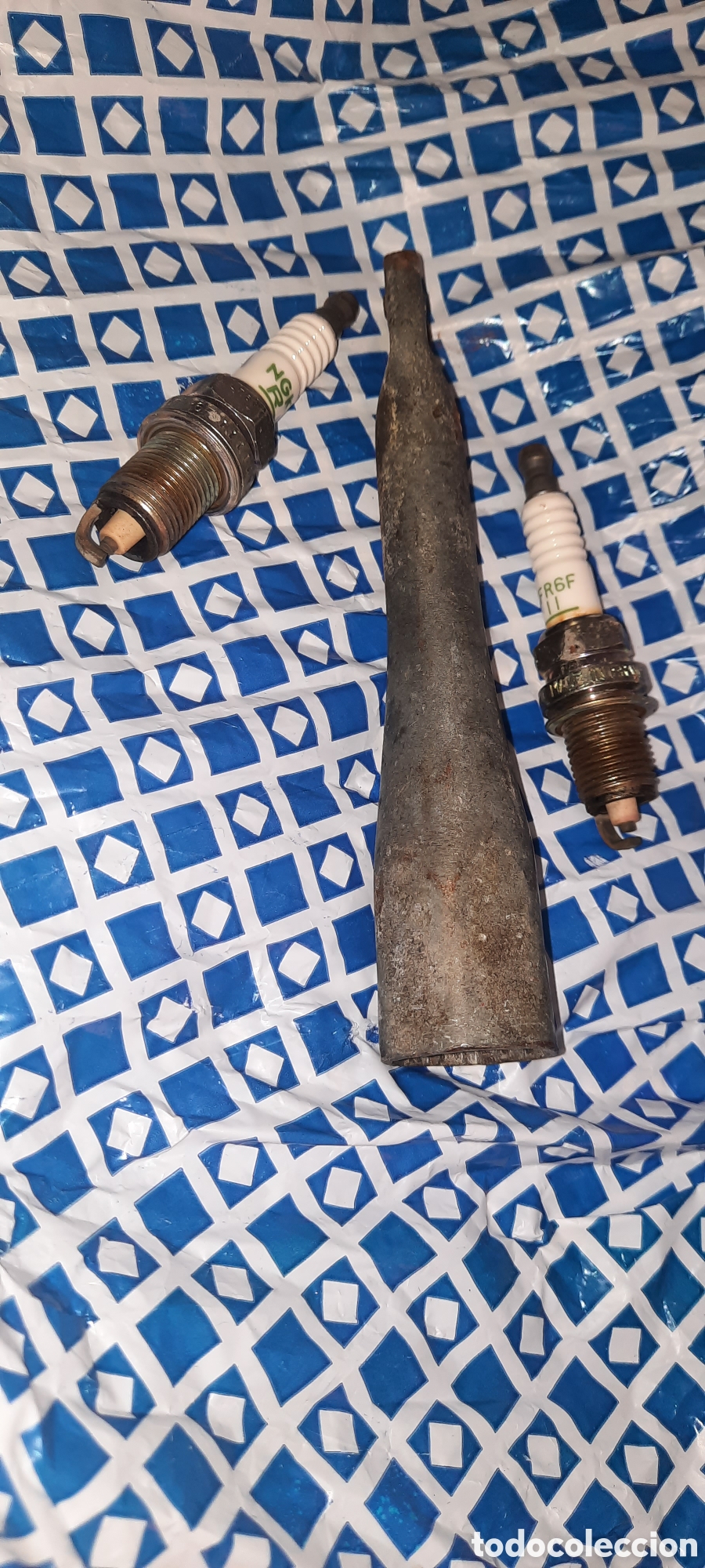 Autos und Motorr&auml;der: Llave y dos bujias.