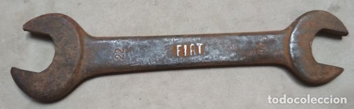Coches y Motocicletas: LLAVE FIJA DE HIERRO ANTIGUA. MARCA FIAT. NUMEROS 20-22