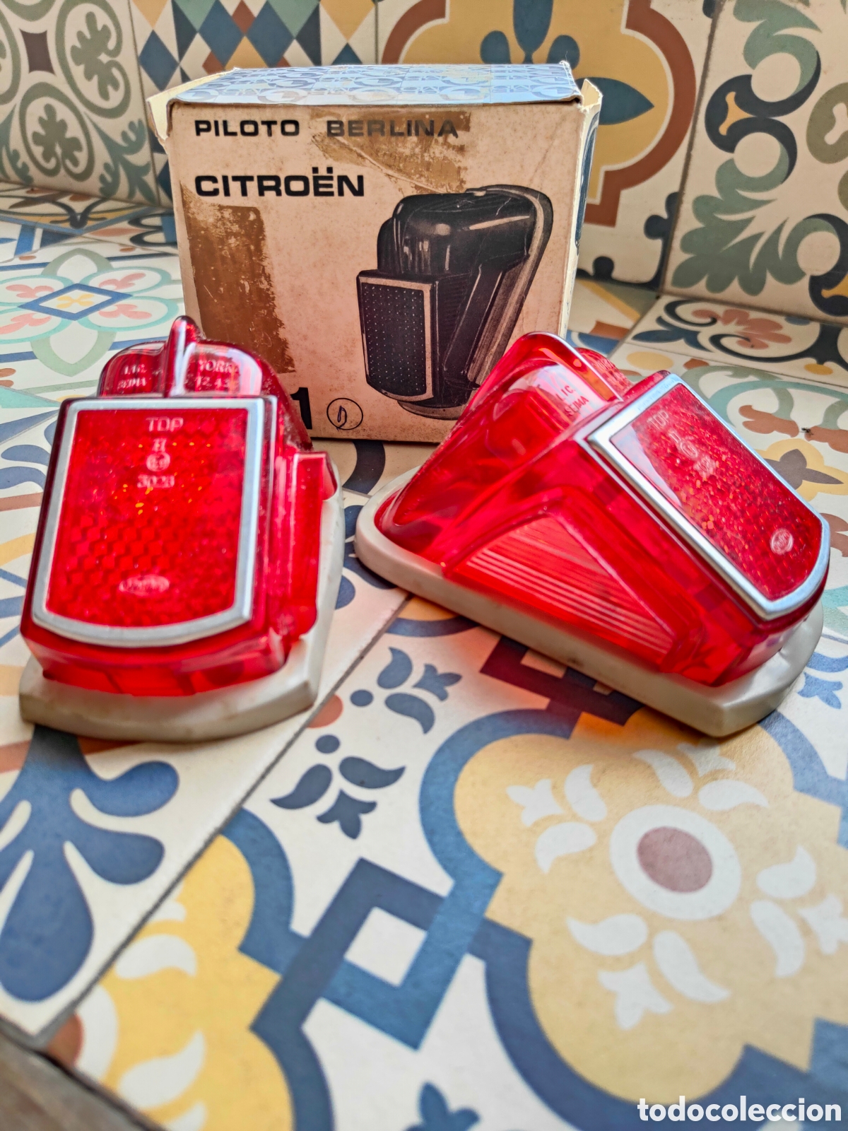 Coches y motocicletas: Par de tulipas traseras 2cv - Foto 3