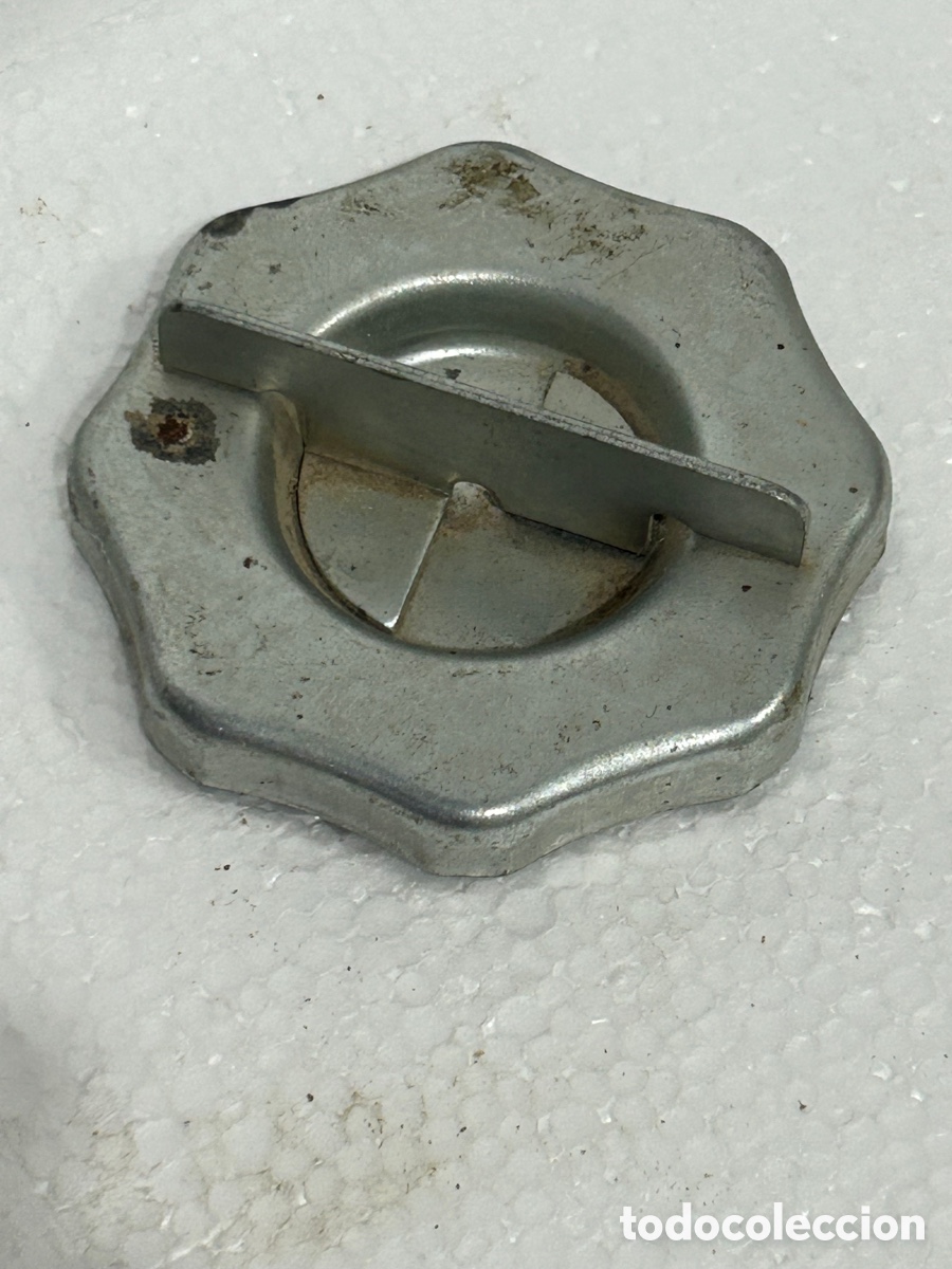 Automobili e Motociclette: Tap&oacute;n gasolina aceite del seat 850 cl&aacute;sico