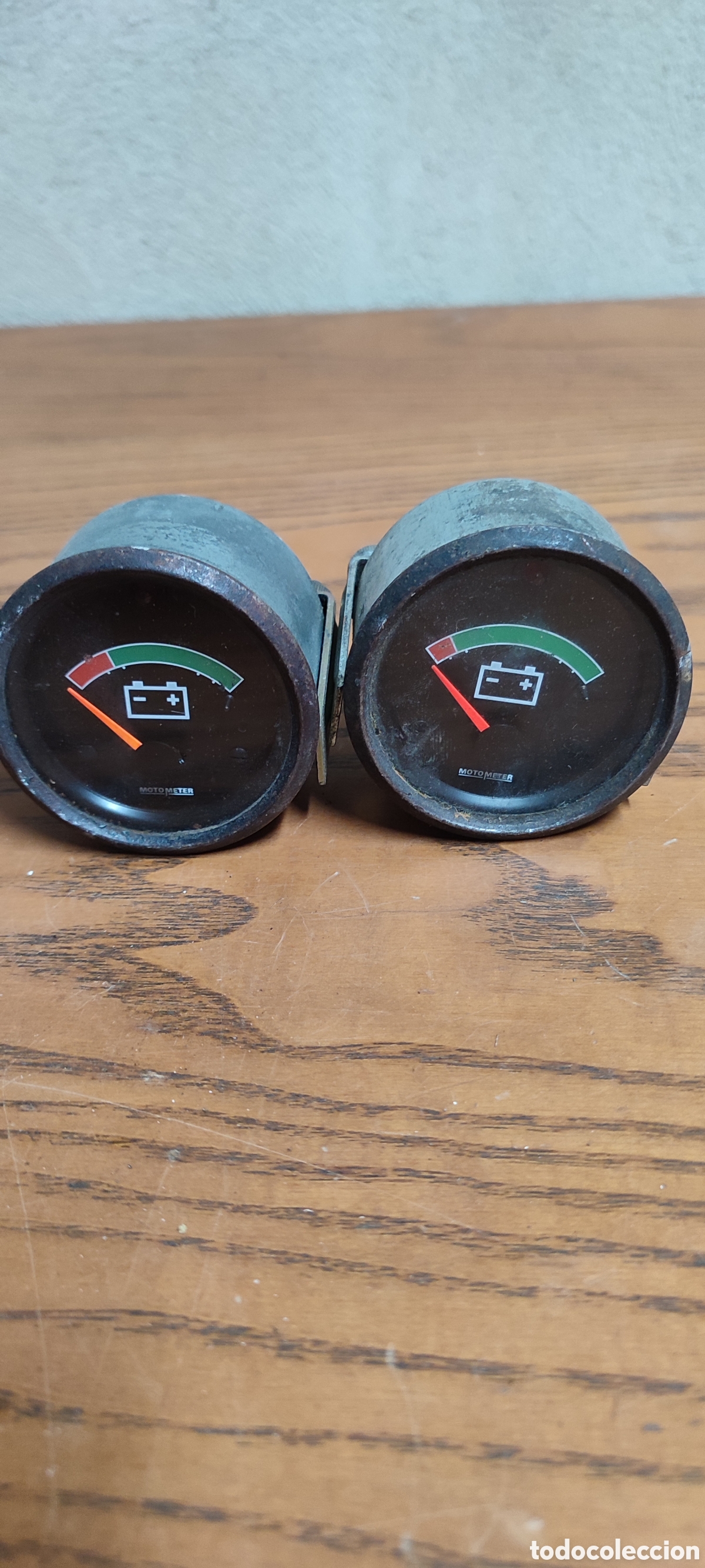 Automobili e Motociclette: Dos antiguos volt&iacute;metros de moto marcas Motometer, no probados.