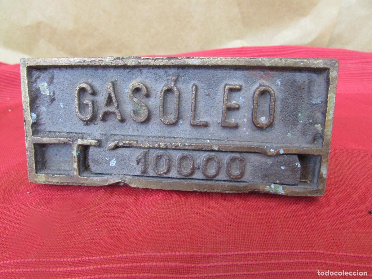 Autos und Motorr&auml;der: Placa de bronce de surtidor de GAS&Oacute;LEO. Bronce. A&ntilde;os 1940