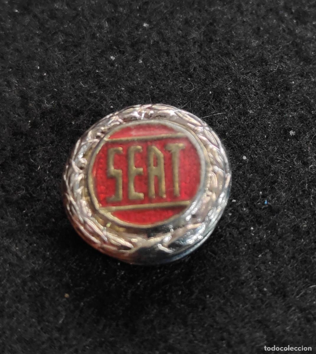 Coches y motocicletas: antigua insignia distintivo emblema de ojal solapa coche cl&aacute;sico seat