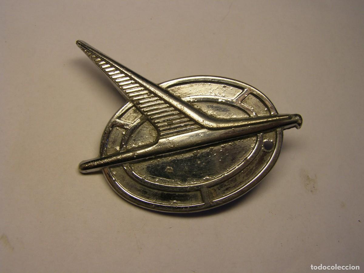 Autos und Motorr&auml;der: Insignia placa de identificaci&oacute;n de una marca de coche, fabricada en Argentina.