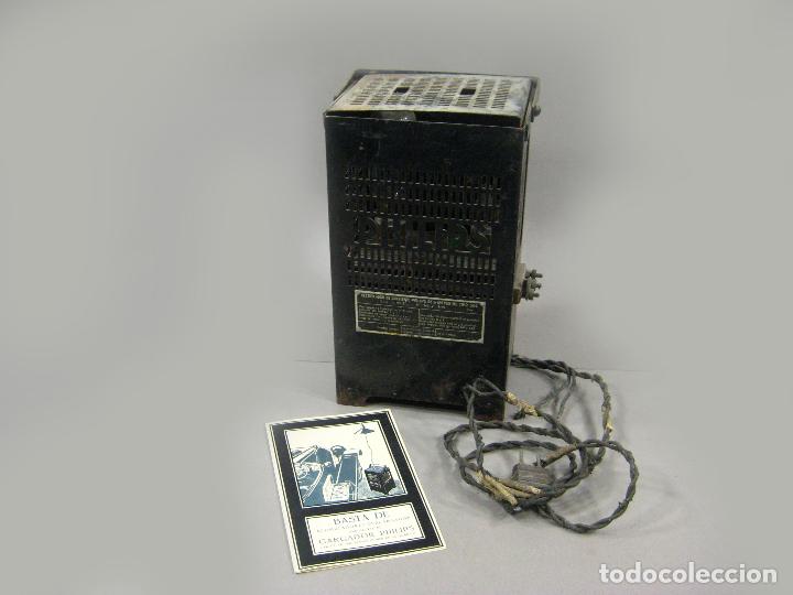 Autos und Motorr&auml;der: Cargador de bater&iacute;as para aparatos de radio o autom&oacute;viles. 2 a 8 y 10 a 14 voltios. Philips.