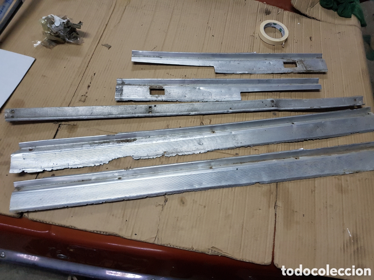 Coches y Motocicletas: Lote de molduras del piso Chrysler 180