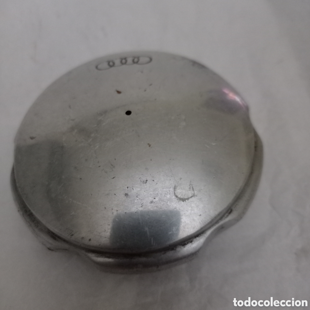 Coches y motocicletas: TAPON ANTIGUO PARA COCHE AUDI